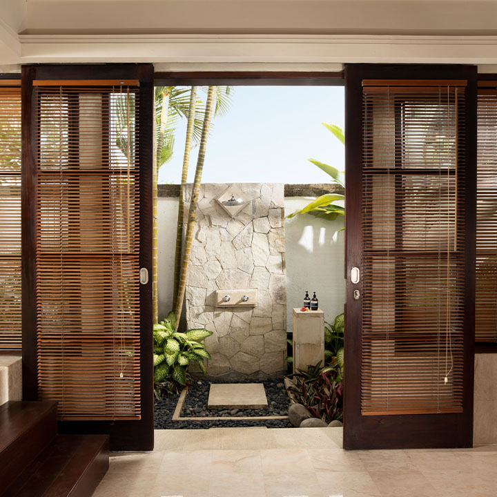 Villa Ken - bathroom with outdoor shower